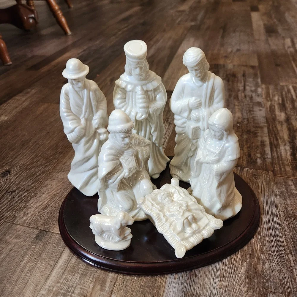 Holiday Traditions 8pc Porcelain Nativity Set‎ Iridescent Pearl Finish Wood Base